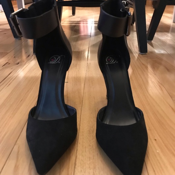 Black heels with ankle straps - Picture 3 of 3